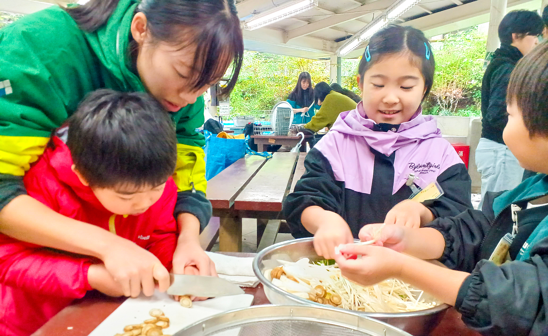 アウトドアクッキングの様子