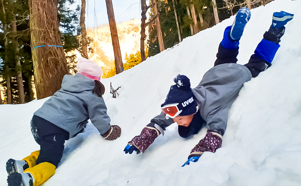 雪遊びの様子