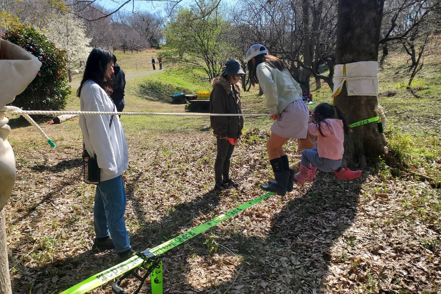 ミニ遊具の設置説明の様子